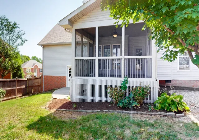 Photo 3 of Single family home for sale at 101 Vollan Ct, Hendersonville, TN 37075 | MLS# 3514601 | Listing updated on 2026-10-04