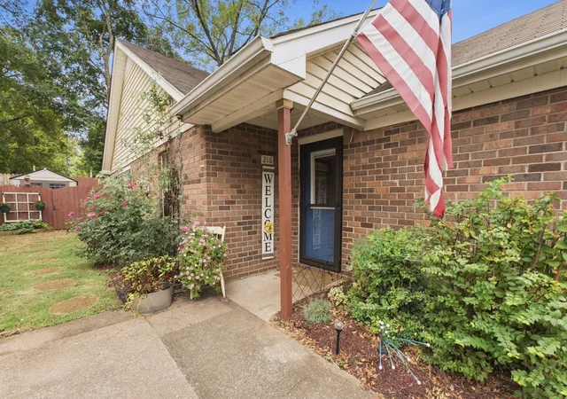Photo 1 of Single family home for sale at 216 Hillside Ct, Murfreesboro, TN 37130 | MLS# 3599042 | Listing updated on 2026-09-25