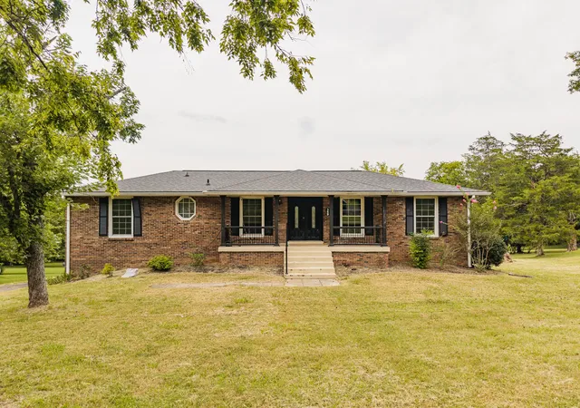 Photo 1 of Single family home for sale at 153 Country Club Dr, Hendersonville, TN 37075 | MLS# 3525646 | Listing updated on 2026-09-13