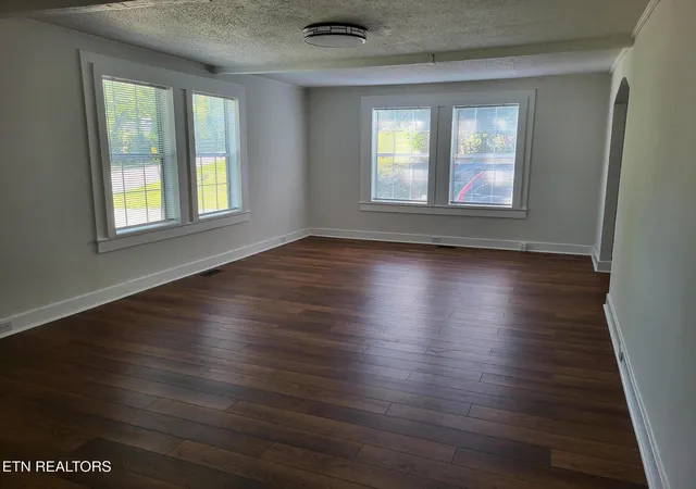 3rd image of 300 S Oak St, Sweetwater, TN 37874 | MLS# 3514579