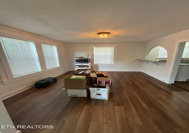 4th image of 300 S Oak St, Sweetwater, TN 37874 | MLS# 3514579