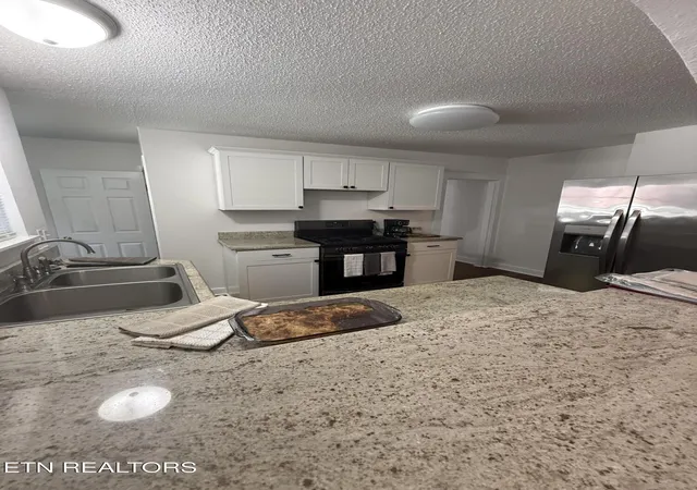 5th image of 300 S Oak St, Sweetwater, TN 37874 | MLS# 3514579