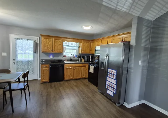 Photo 3 of Single family home for sale at 1325 Miriah Dr, Mc Minnville, TN 37110 | MLS# 3519260 | Listing updated on 2026-09-27
