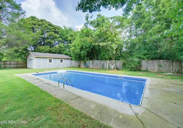 Photo 3 of Single family home for sale at 614 Dodson Ave, Englewood, TN 37329 | MLS# 3514617 | Listing updated on 2026-08-24