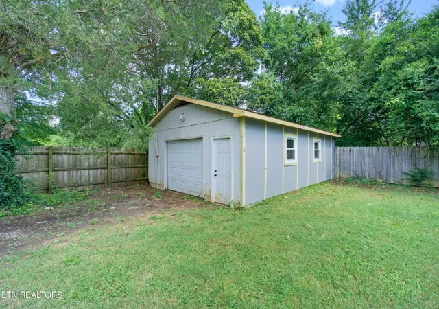 Photo 3 of Single family home for sale at 614 Dodson Ave, Englewood, TN 37329 | MLS# 3514617 | Listing updated on 2026-08-24