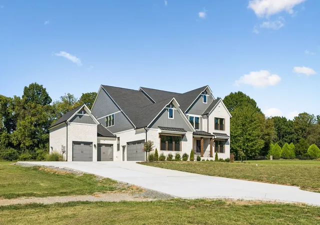 Photo 1 of Mansion for sale at 1709 Wilson Pike, Brentwood, TN 37027 | MLS# 3514644 | Listing updated on 2026-09-04