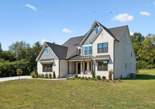 Photo 3 of Single family home for sale at 1709 Wilson Pike, Brentwood, TN 37027 | MLS# 3514644 | Listing updated on 2026-09-04