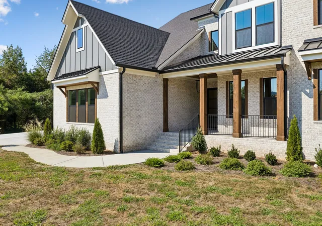Photo 4 of Single family home for sale at 1709 Wilson Pike, Brentwood, TN 37027 | MLS# 3514644 | Listing updated on 2026-09-04