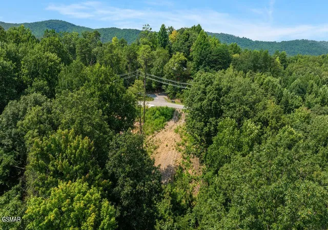 10th image of 1315 Garrett Dr, Gatlinburg, TN 37738 | MLS# 3514733