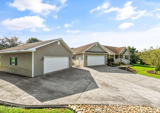 Single family home for sale at 114 Brooklyn Dr, Madisonville, TN 37354 | MLS# 3531926