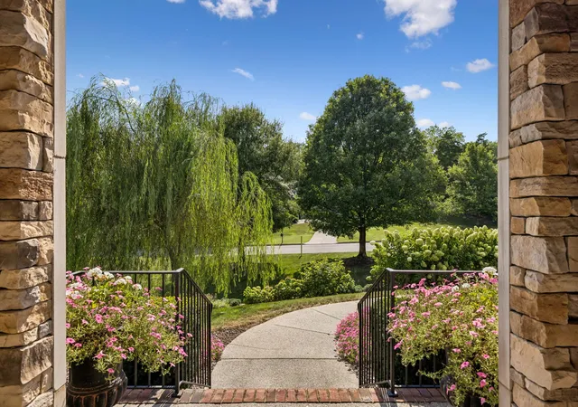 Photo 4 of Sale Pending at 894 Arlington Heights, Brentwood, TN 37027 | MLS# 3525639 | Listing updated on 2026-10-08