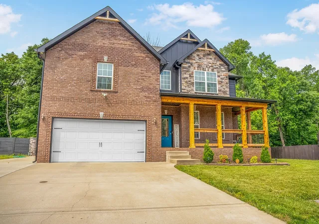 Photo 2 of Single family home for sale at 3552 Aurora Dr, Clarksville, TN 37040 | MLS# 3542545 | Listing updated on 2026-09-18