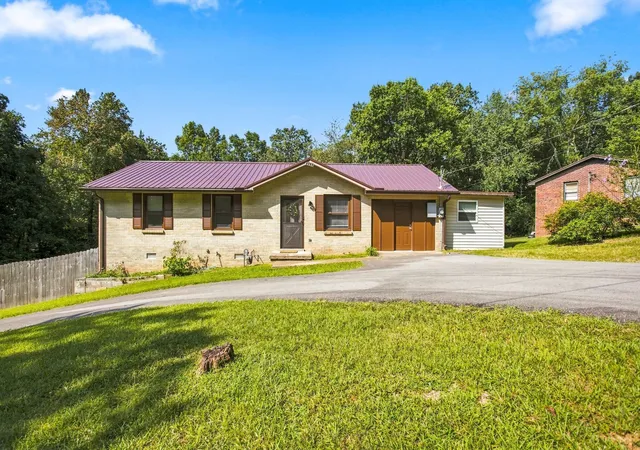 Single family home for sale at 6661 Oak Hl Rd, Lyles, TN 37098 | MLS# 3543090