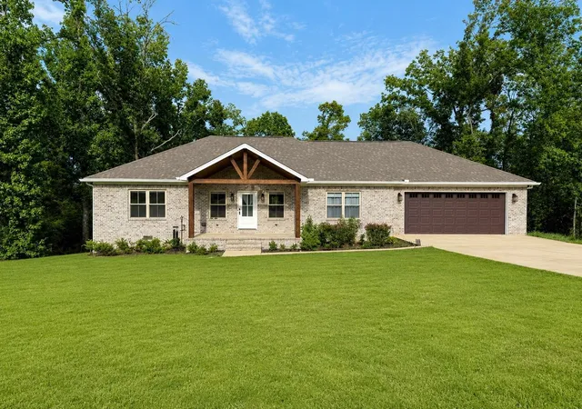 1st image of 320 Hawthorne Ln, Savannah, TN 38372 | MLS# 3514927