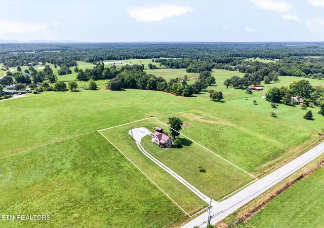 2nd image of 1502 Pigeon Ridge Rd, Crossville, TN 38555 | MLS# 3514931