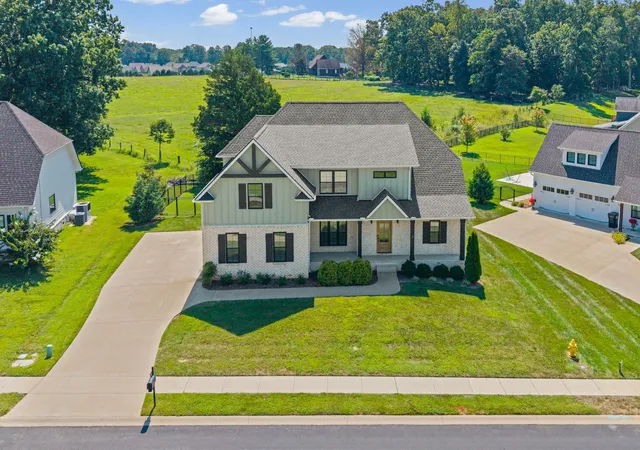 Photo 3 of Single family home for sale at 104 Sawyer Ct, Clarksville, TN 37043 | MLS# 3516628 | Listing updated on 2026-10-04