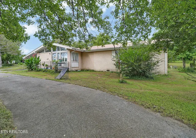 Photo 1 of Single family home for sale at 1030 Allardt Hwy, Jamestown, TN 38556 | MLS# 3514968 | Listing updated on 2026-09-24