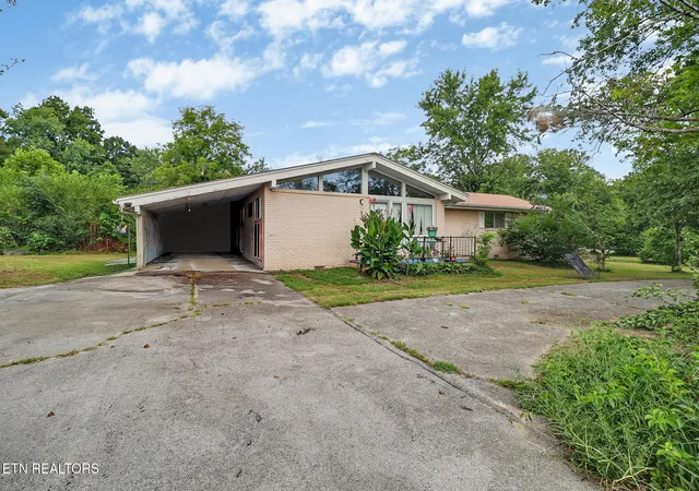 Photo 2 of Single family home for sale at 1030 Allardt Hwy, Jamestown, TN 38556 | MLS# 3514968 | Listing updated on 2026-09-24