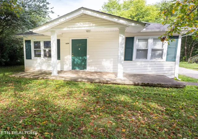 1st image of 609 W Inskip Dr, Knoxville, TN 37912 | MLS# 3514989
