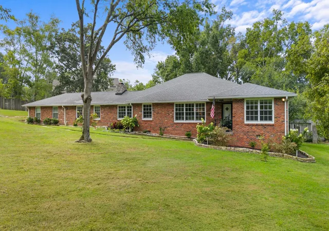 Photo 1 of Single family home for sale at 615 W Meade Dr, Nashville, TN 37205 | MLS# 3518375 | Listing updated on 2026-10-07