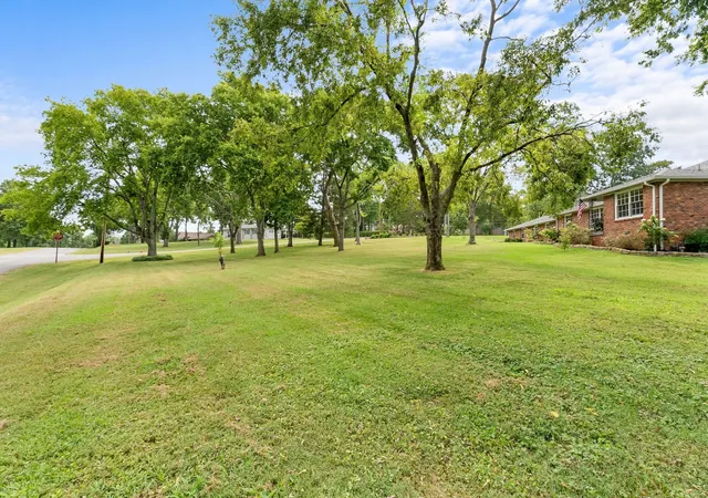 Photo 4 of Single family home for sale at 615 W Meade Dr, Nashville, TN 37205 | MLS# 3518375 | Listing updated on 2026-10-07