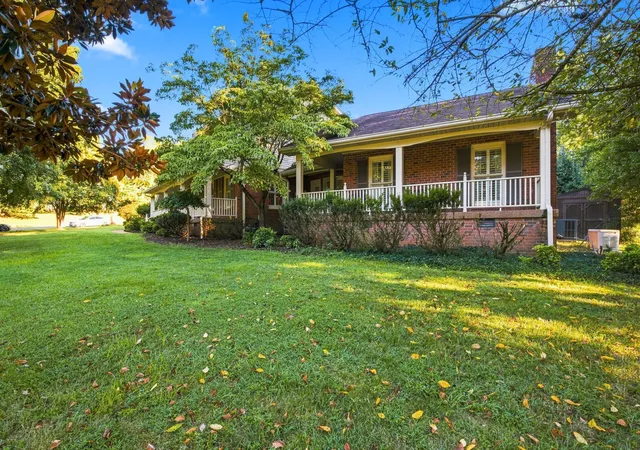 Photo 2 of Sale Pending at 100 Applewood Valley Dr, Hendersonville, TN 37075 | MLS# 3526550 | Listing updated on 2026-09-04