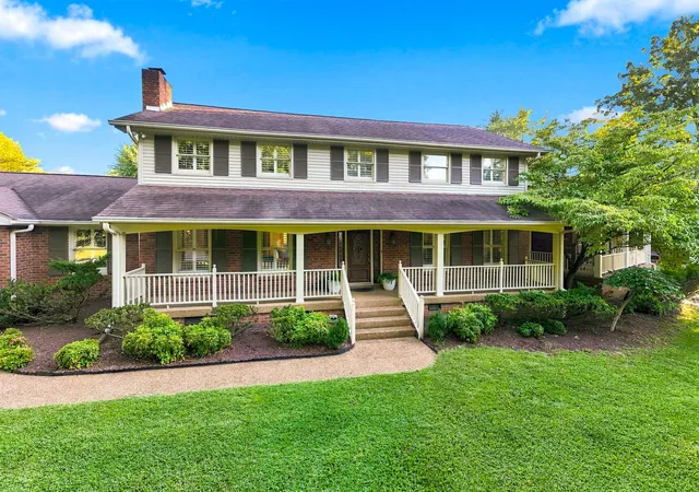 Photo 3 of Sale Pending at 100 Applewood Valley Dr, Hendersonville, TN 37075 | MLS# 3526550 | Listing updated on 2026-09-04