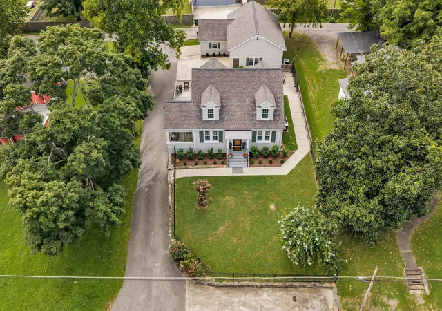 3rd image of 404 Murrell St, Dickson, TN 37055 | MLS# 3515062