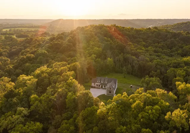 2nd image of 1489 Old Tva Rd, Columbia, TN 38401 | MLS# 3515059