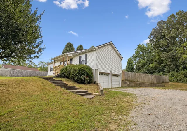 3rd image of 7907 Crossroads Dr, Lyles, TN 37098 | MLS# 3519049