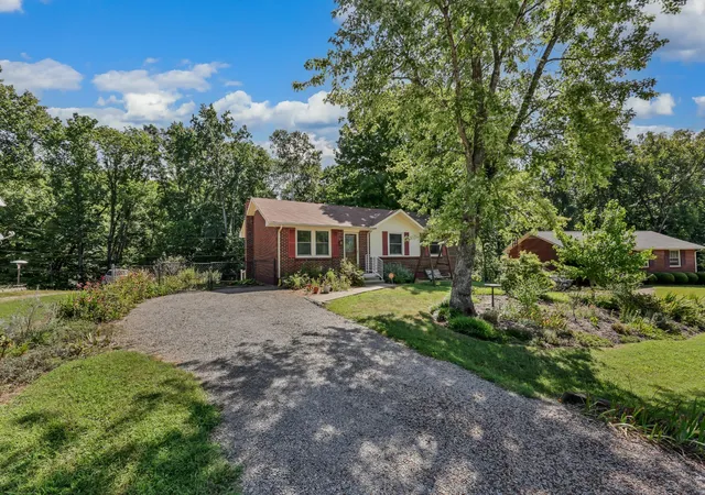 3rd image of 446 Oriole Cir, Clarksville, TN 37043 | MLS# 3520308