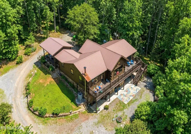 2nd image of 575 Ironsburg Rd, Tellico Plains, TN 37385 | MLS# 3515125