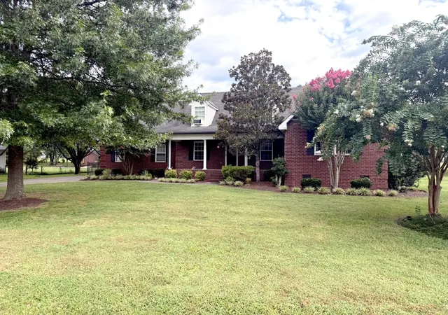 Photo 2 of Single family home for sale at 3006 Chapel Hills Dr, Murfreesboro, TN 37129 | MLS# 3516280 | Listing updated on 2026-09-08