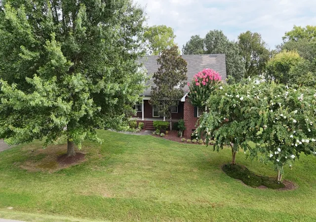 Photo 2 of Single family home for sale at 3006 Chapel Hills Dr, Murfreesboro, TN 37129 | MLS# 3516280 | Listing updated on 2026-09-08