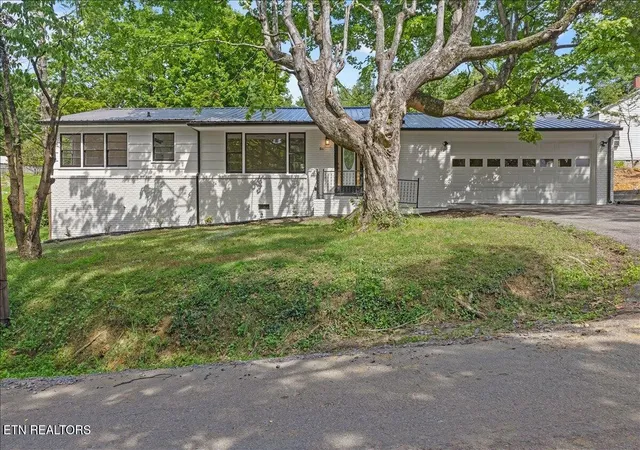 1st image of 911 Georgia Ave, Athens, TN 37303 | MLS# 3515128