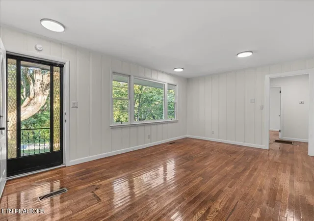 3rd image of 911 Georgia Ave, Athens, TN 37303 | MLS# 3515128