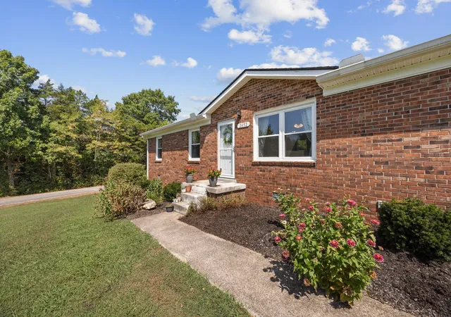 Photo 3 of Single family home for sale at 2452 Old Columbia Rd, Lewisburg, TN 37091 | MLS# 3516272 | Listing updated on 2026-08-31
