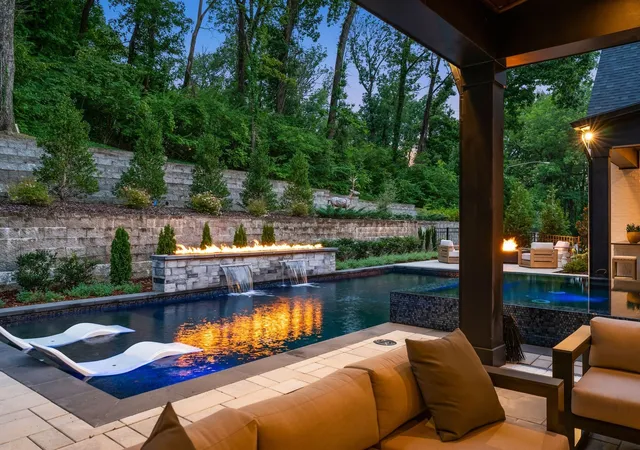 Photo 2 of Mansion for sale at 4600 Shys Hill Rd, Nashville, TN 37215 | MLS# 3527710 | Listing updated on 2026-08-28