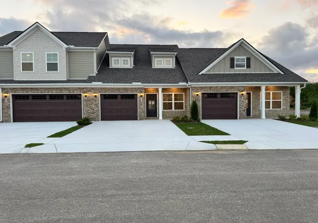 Photo 1 of Townhouse for sale at 967 Horse Mountain Rd, Shelbyville, TN 37160 | MLS# 3527069 | Listing updated on 2026-08-26