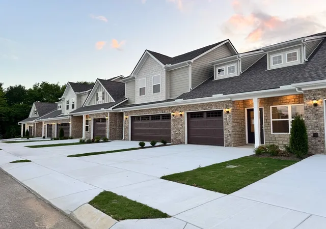 Photo 3 of Townhouse for sale at 967 Horse Mountain Rd, Shelbyville, TN 37160 | MLS# 3527069 | Listing updated on 2026-08-26