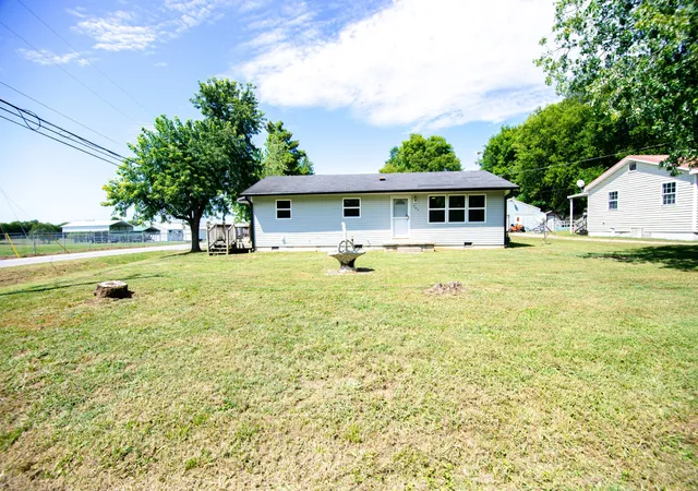 3rd image of 220 Austin Ave, Shelbyville, TN 37160 | MLS# 3515928