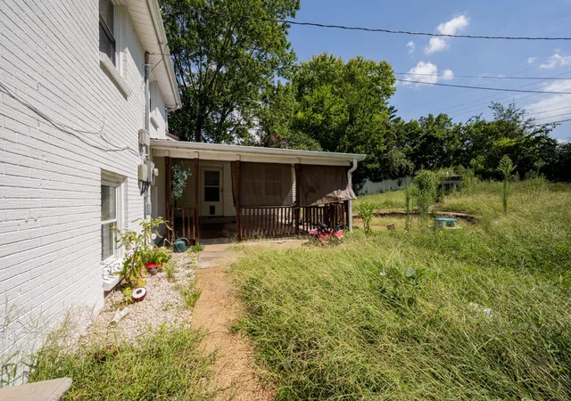19th image of 304 Lafayette Rd, Clarksville, TN 37042 | MLS# 3516009