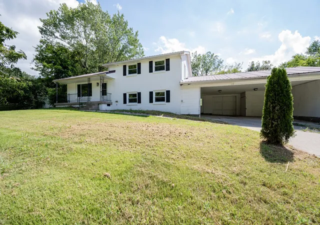 2nd image of 304 Lafayette Rd, Clarksville, TN 37042 | MLS# 3516009