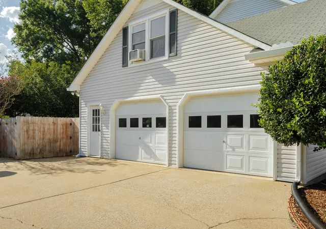 3rd image of 103 Oakview St, Florence, AL 35633 | MLS# 3516112