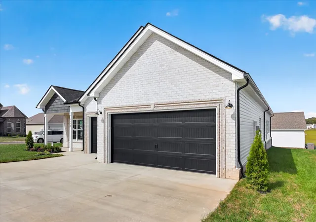 Photo 2 of Single family home for sale at 1298 Mourning Cloak Dr, Clarksville, TN 37043 | MLS# 3516067 | Listing updated on 2026-10-10