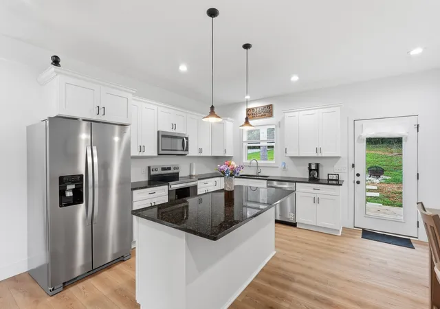 Photo 3 of Single family home for sale at 70 River Oaks Dr, Sparta, TN 38583 | MLS# 3516094 | Listing updated on 2026-10-01