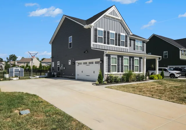 Photo 2 of Single family home for sale at 1913 Oak Dr, Murfreesboro, TN 37128 | MLS# 3519188 | Listing updated on 2026-09-08