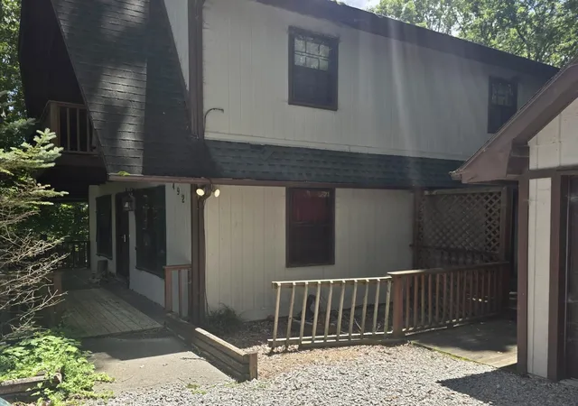Photo 3 of Single family home for sale at 492 Lakeview St, Estill Springs, TN 37330 | MLS# 3516415 | Listing updated on 2026-08-21
