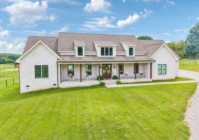 Photo 1 of Single family home for sale at 5247 Flat Creek Rd, Spring Hill, TN 37174 | MLS# 3520176 | Listing updated on 2026-09-28