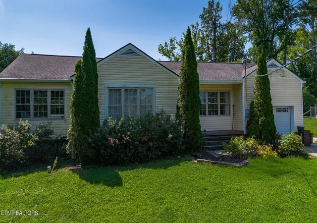 Photo 1 of Single family home for sale at 1120 Old N Kentucky St, Kingston, TN 37763 | MLS# 3516143 | Listing updated on 2026-08-21